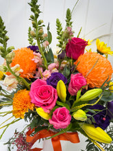 Load image into Gallery viewer, Mother's Day Classic Bright Ceramic Vase Arrangement