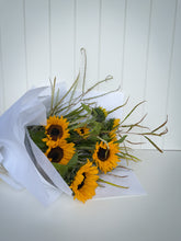 Load image into Gallery viewer, Sunflower Bouquet
