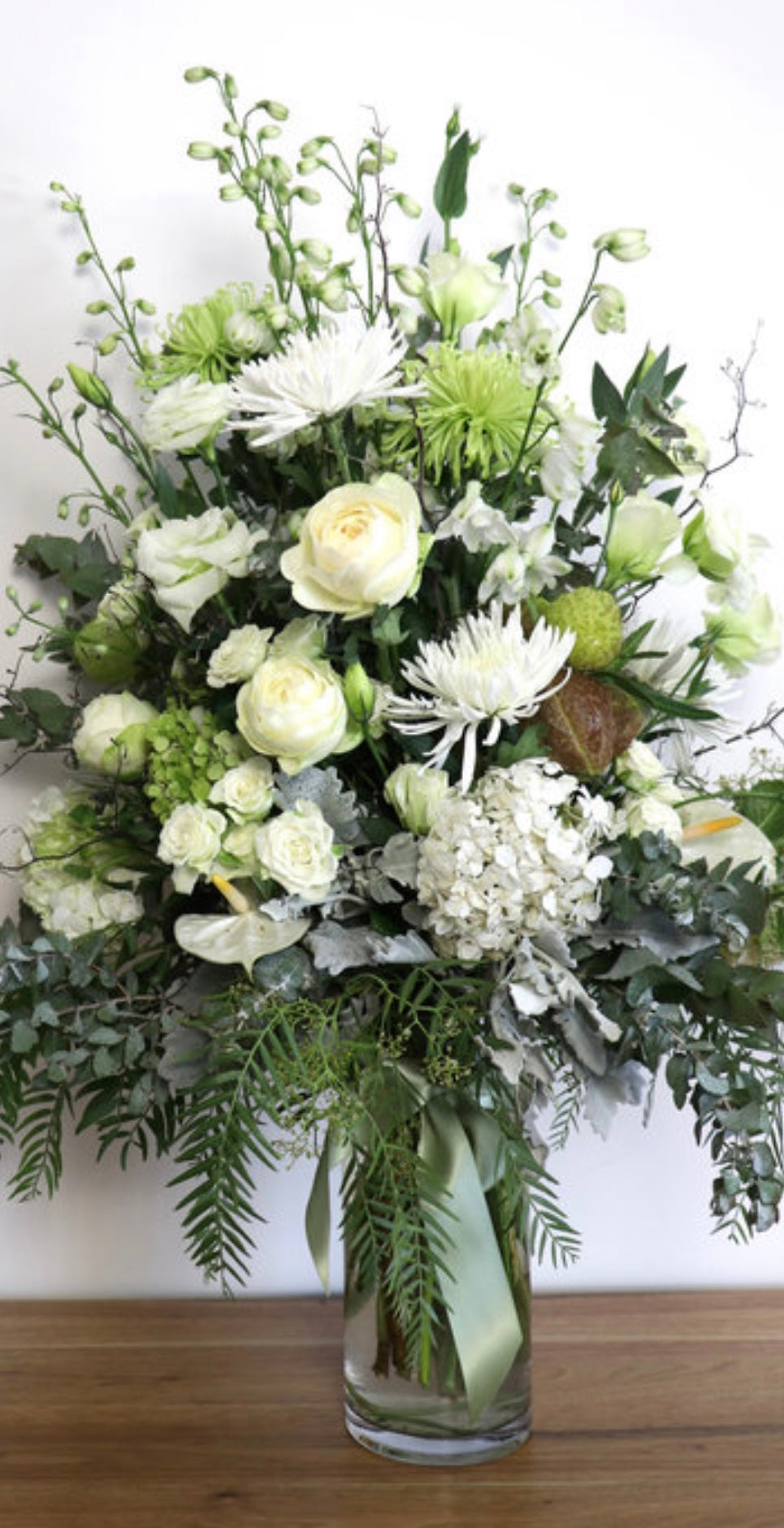 SEASONAL VASE ARRANGEMENT | CLASSIC WHITE